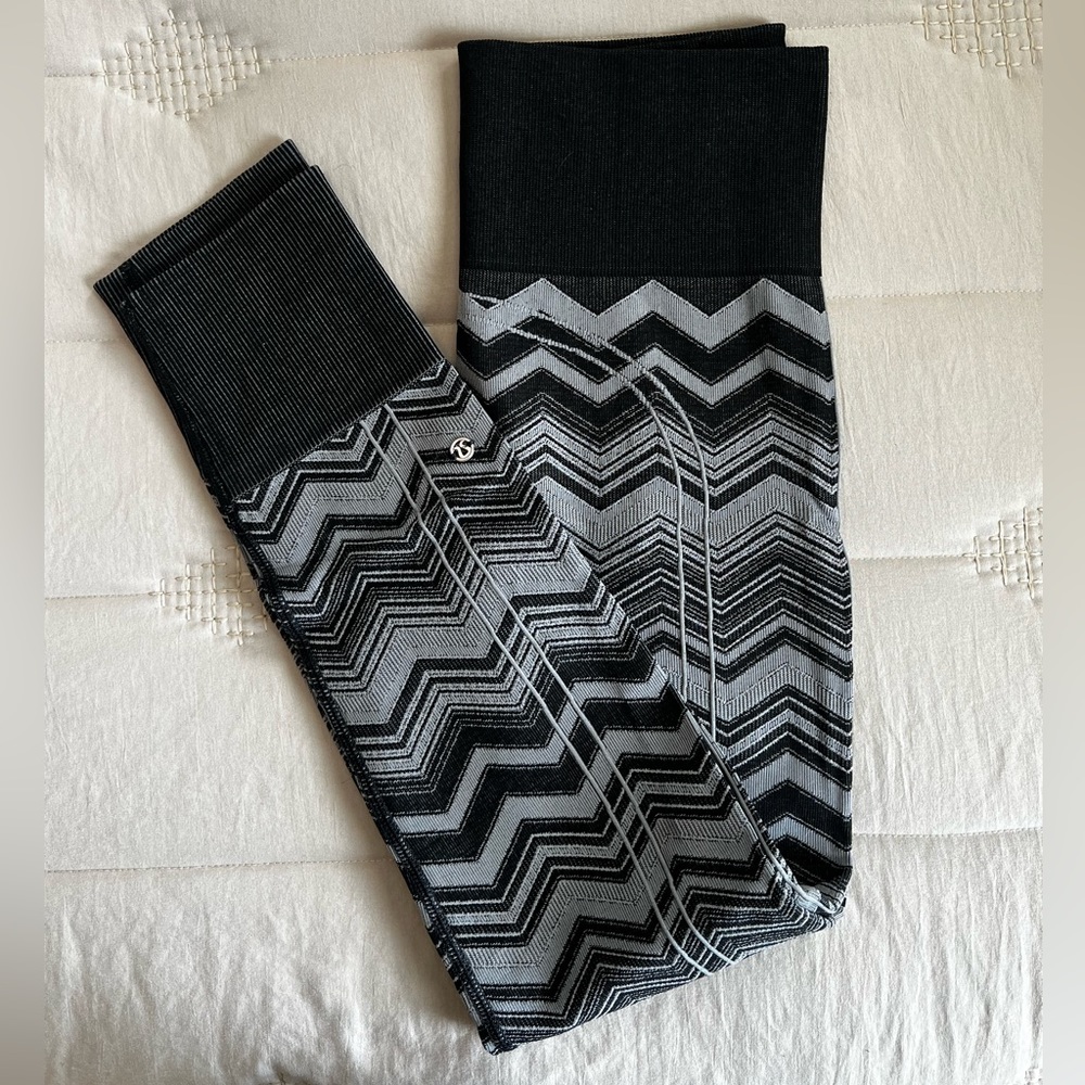 lululemon high rise seamless tight - chevron - size 6